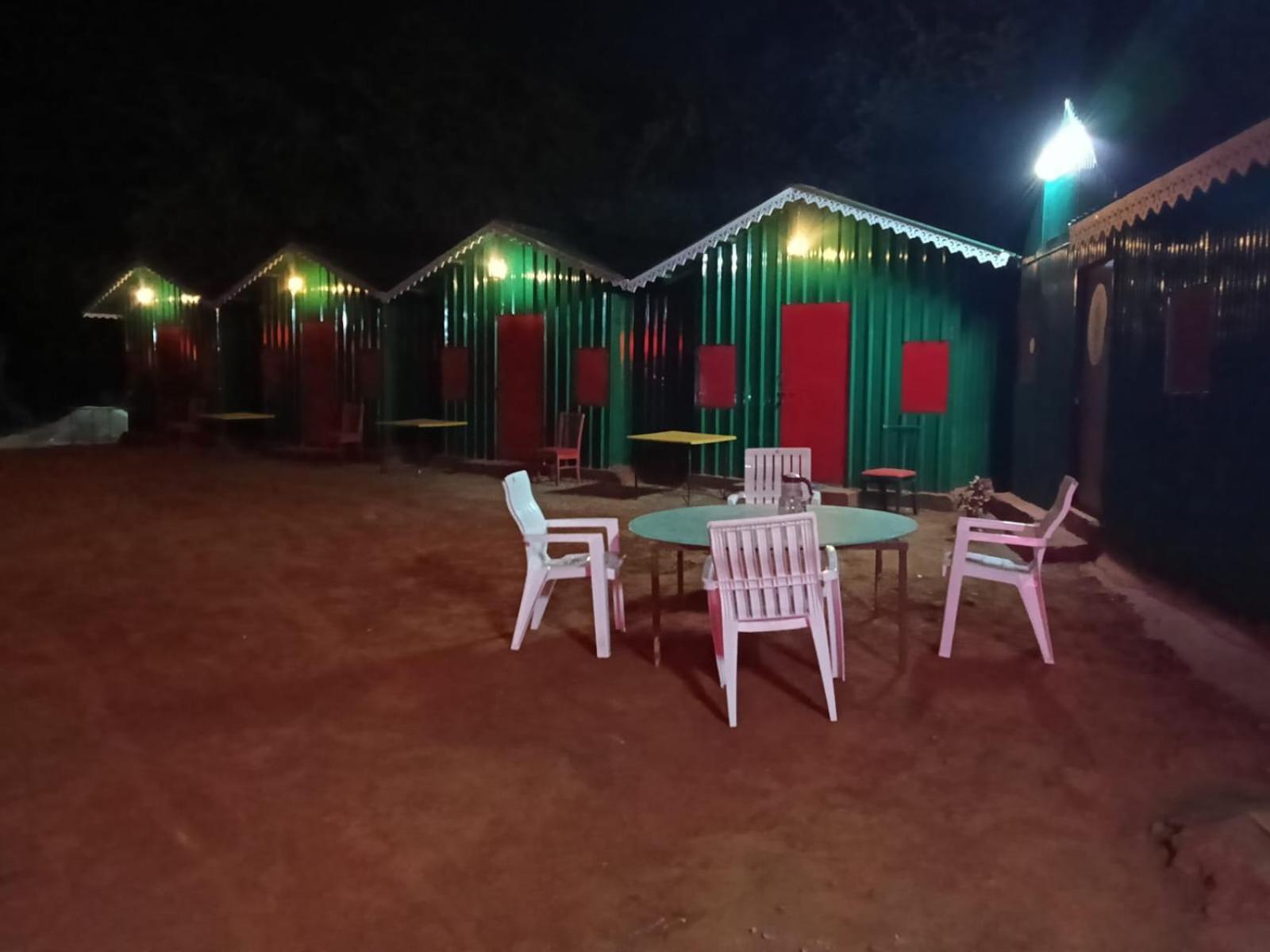 Junglee Nest Holiday Home & Huts 马哈巴莱斯赫瓦尔 外观 照片